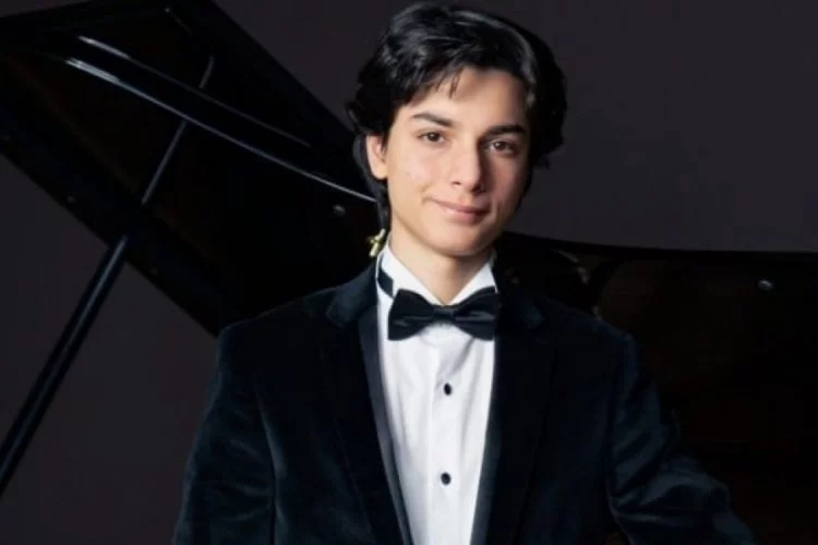 16 yaşındaki piyanist Can Saraç İtalya'dan birincilikle döndü