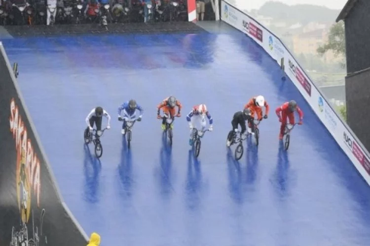 2023 BMX Supercross Dünya Kupası'nın ilk yarışları başladı