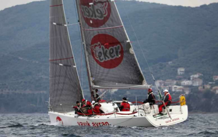 Yelkenciler Atatürk’ü Andı