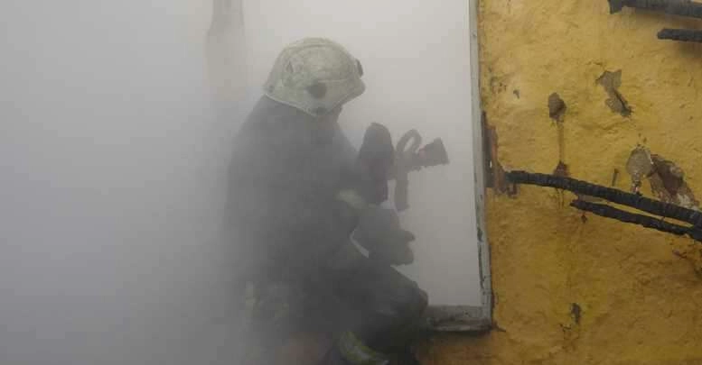 Yangına uykuda yakalandılar, komşuları kurtardı