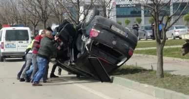 Metrelerce sürüklenen otomobilden burnu bile kanamadan çıkarıldı 