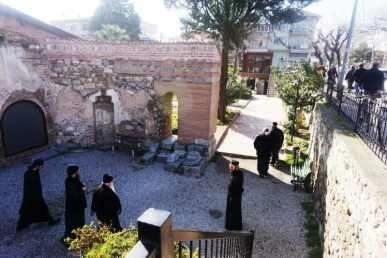 Yunanistan Ortodoks Kilisesi papazları, Ayasofya Orhan Camii'ni ziyaret etti