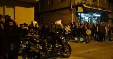 Ahlak polisini alkışlarla karşıladılar