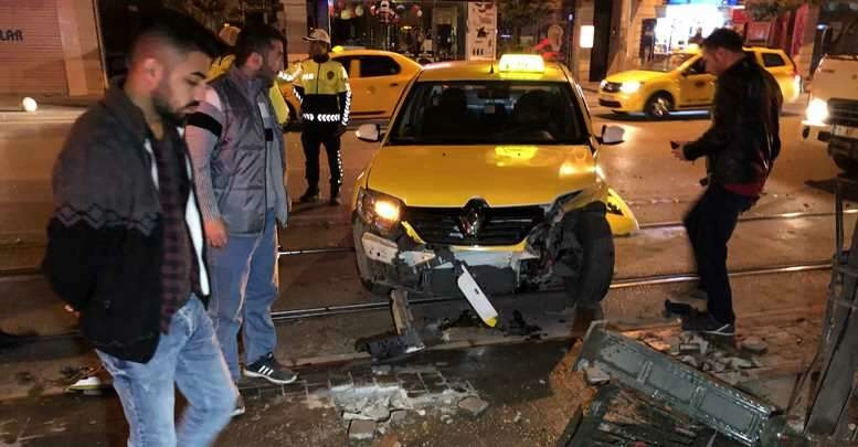 "U dönüşü" yaparken, otomobil çarptı