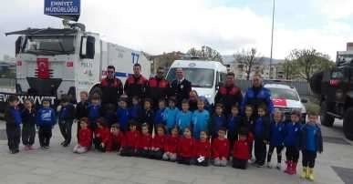 Emniyet müdürünün eşi şehit polisler için şiir yazdı 