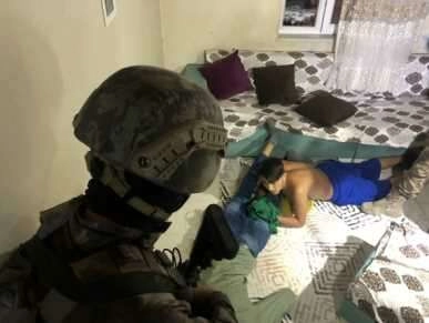 Bin polisle şafak operasyonu