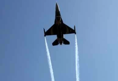 Türk Yıldızları'nın prova uçuşları nefes kesti