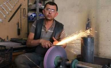 Sivaslı bıçak ustası yaptığı kurban bıçağıyla ağızları açık bıraktı!