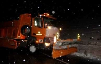 Ulaşıma kar ve tipi engeli