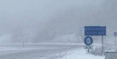 Türkiye-Balkan sınırları beyaza büründü