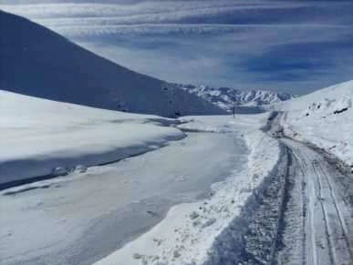 Yeşilöz Deresi dondu