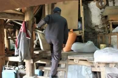 3 kuşaktır taş değirmende doğal un öğütüyor