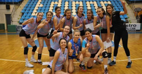 Nova Okulları voleybolda yarı finalde