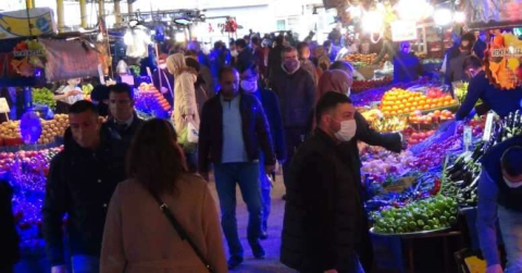 Bursalılar pazarlara akın ettiler