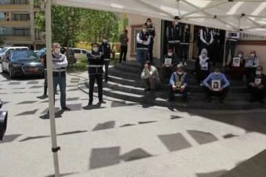 Evlat nöbetindeki aileler