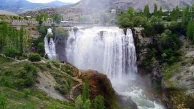 'Tortum Şelalesi' 