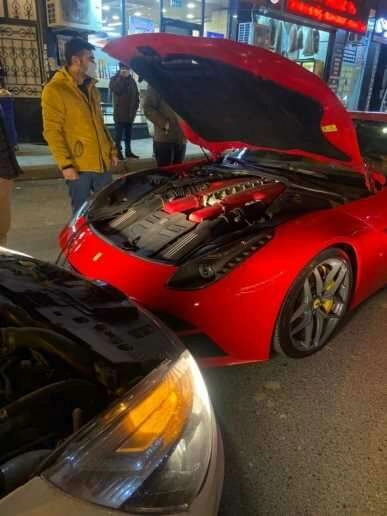 İstanbul'da 5 milyon liralık ultra lüks otomobil yolda kaldı