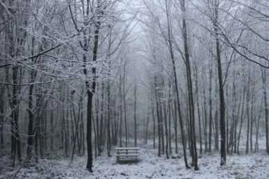 Turizm merkezlerine kar yağdı