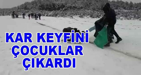 Poşetle kaydılar...Kar keyfini çocuklar çıkardı