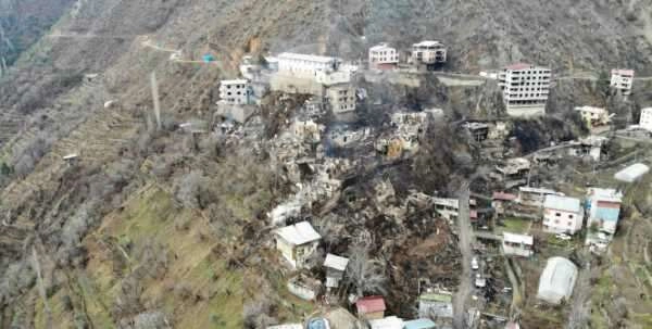 Artvin'de 60 hanenin yandığı köy havadan görüntülendi