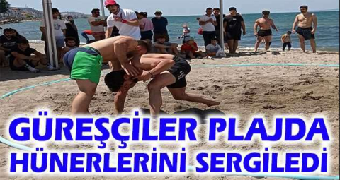 Güreşçiler plajda hünerlerini sergiledi