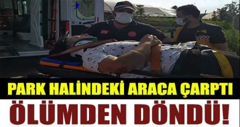 Park halindeki araca çarpan motosikletin sürücüsü ölümden döndü