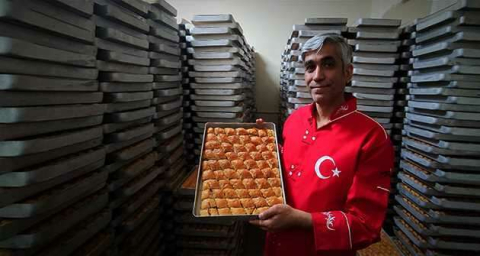 4 bin tepsi baklava yaptı, Ramazan'ı bekliyor