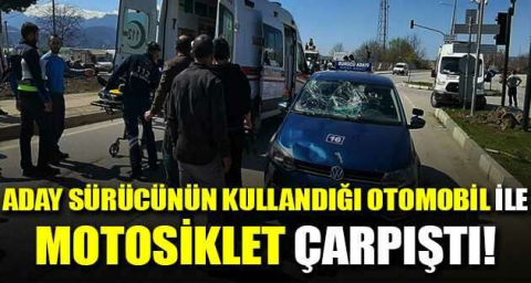 Aday sürücünün kullandığı otomobil ile motosiklet çarpıştı