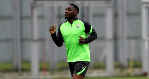 Bursaspor’da kadro dışı kalan Bifouma’dan açıklama geldi