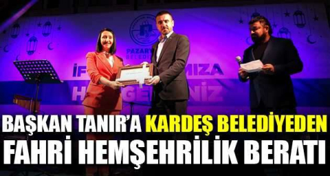 Başkan Tanır’a kardeş belediyeden fahri hemşehrilik beratı