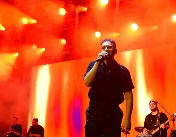 Ünlü şarkıcı Edis’ten Bursa'da coşkulu konser