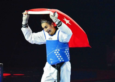 Bursa Büyükşehir Belediyesporlu tekvandocu Hatice Kübra İlgün Avrupa şampiyonu