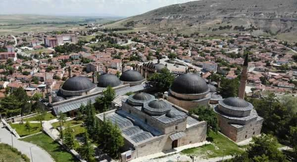 Seyyid Battal Gazi Külliyesi yenilenen yüzüyle ziyaretçilerini bekliyor