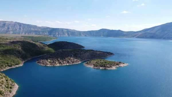 Dünyanın ikinci büyük kraterinde hayran bırakan manzaralar