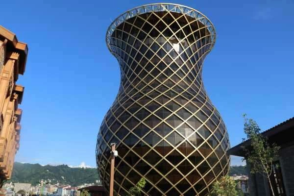 Dev çay bardağında fotoğraf çektirme yarışı