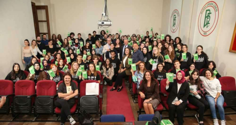 Yekta Kopan Sait Faik’in “İpekli Mendil”ini okudu