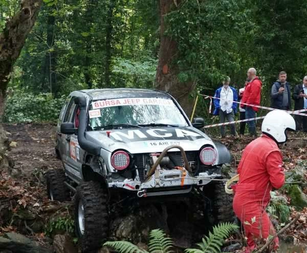 Bursa'da offroad yarışları nefesleri kesti