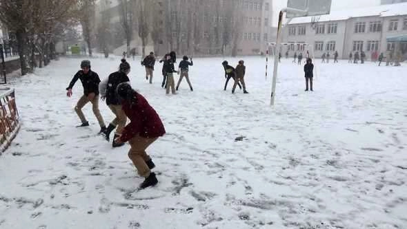Kars kısa sürede beyaza büründü