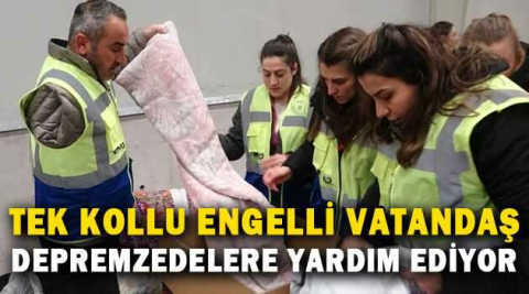 Tek koluyla depremzedelere yardım ediyor