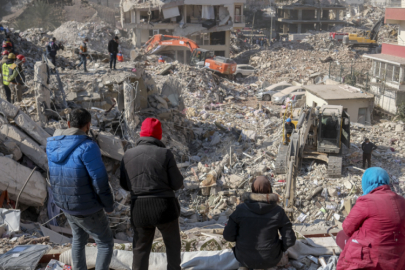 Yaşadığımız deprem felaketi akıllara o filmi getirdi! Peki, tek suçlu müteahhitler ve kolon kesenler mi?