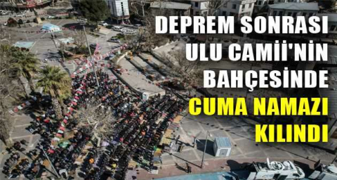 Deprem sonrası Ulu Camii'nin bahçesinde cuma namazı kılındı