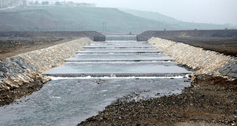 Taşkın ve rusubat kontrolü inşaatı yaptırılacaktır