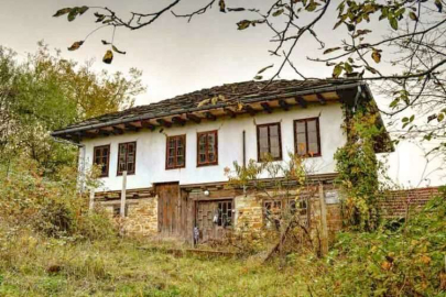 Erzincan Merkez Halitpaşa Mahallesinde kargir ev icradan satılıktır