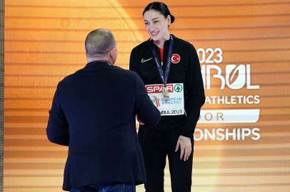 Tuğba Danışmaz altın madalyasını aldı