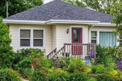 Çanakkale Gelibolu'da 826 m² arsa üzerinde muhtelif yapılar ile mahkemeden satılıktır