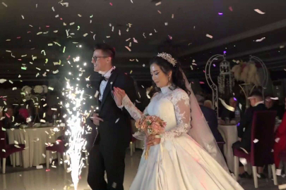 Bursa'ya 12 bin kilometre uzaktan gelin geldi