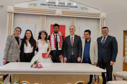 Depremden kurtulup Bursa'da dünyaevine girdiler