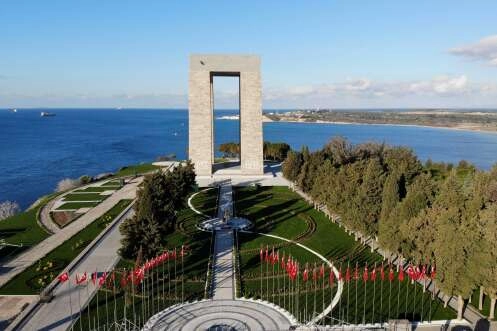 Cumhuriyet'in 100'üncü yılına hazırlanan Şehitler Abidesinde 18 Mart tören hazırlıkları devam ediyor