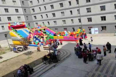 Her şey çocukların yüzündeki minik tebessüm için