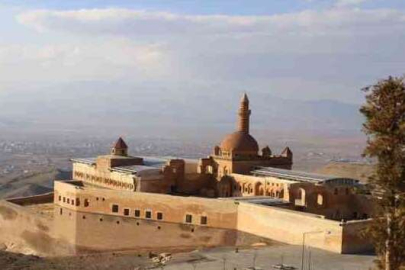 Yapımı 99 yıl süren tarihi saray: “İshak Paşa Sarayı”